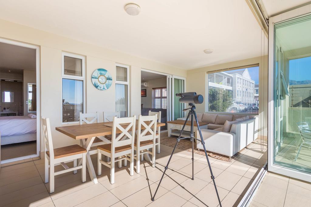 Apartment Island View, Lagoon Beach, Cape Town
